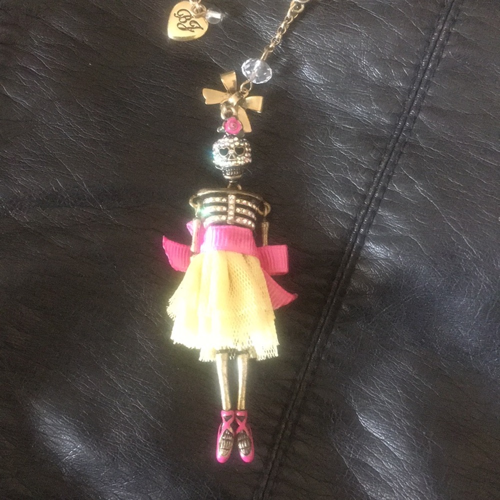 Betsey johnson Viva la Betsey skull necklace
